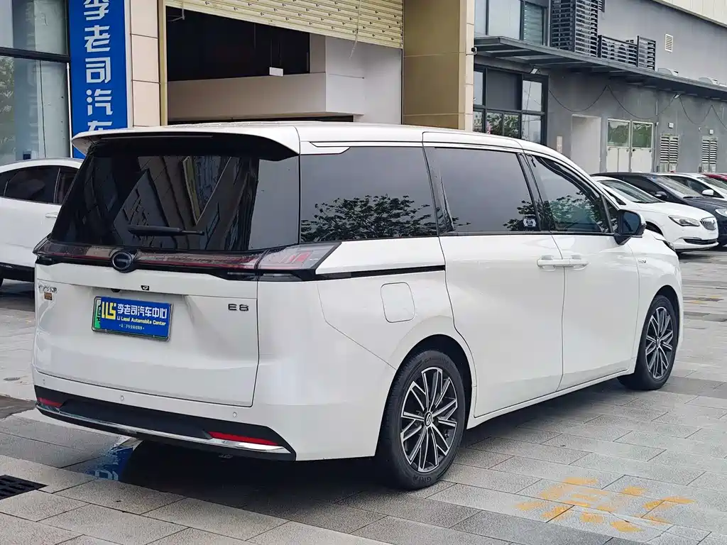 GAC Motor E8 PHEV 2024 — фото 3