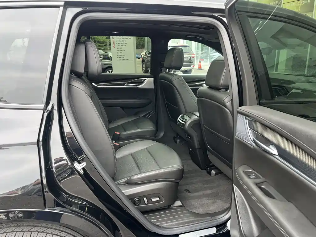 Cadillac XT6 2024 — фото 16