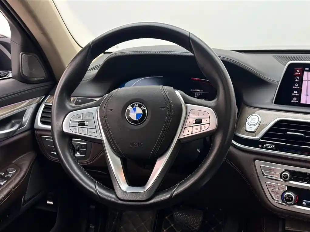 BMW 7 Series 2021 — фото 12