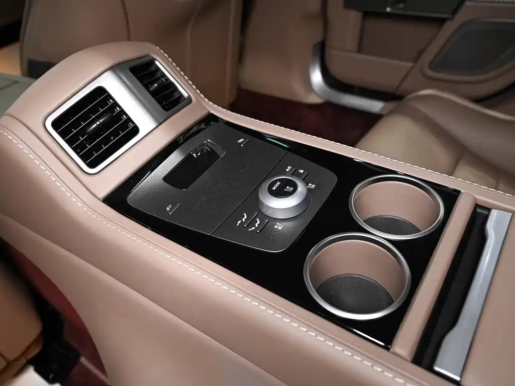 Aston Martin Rapide 2014 — фото 25