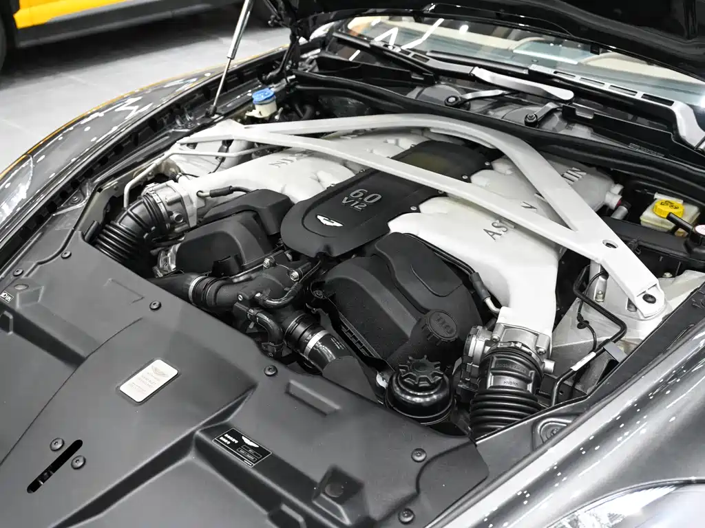 Aston Martin Rapide 2014 — фото 29