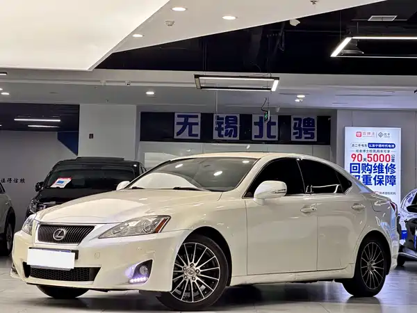 Lexus IS 2012