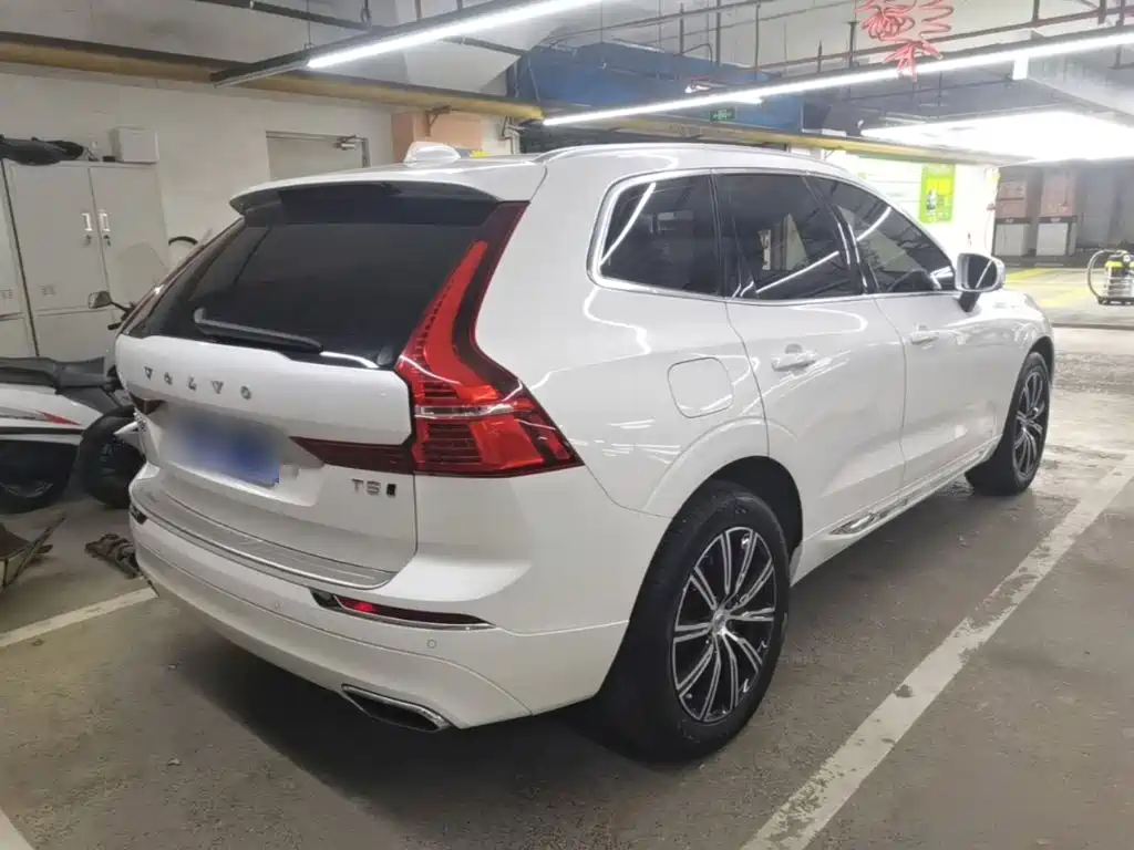 Volvo XC60 2021 — фото 7