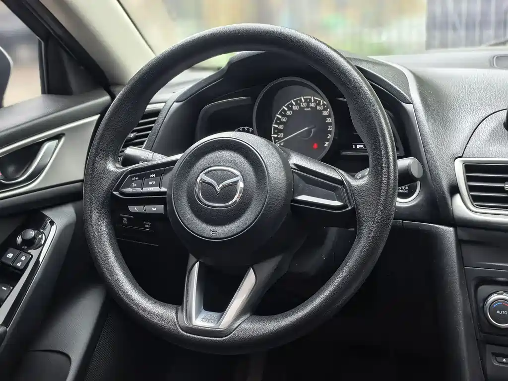 Mazda 3 Axela 2019 — фото 10