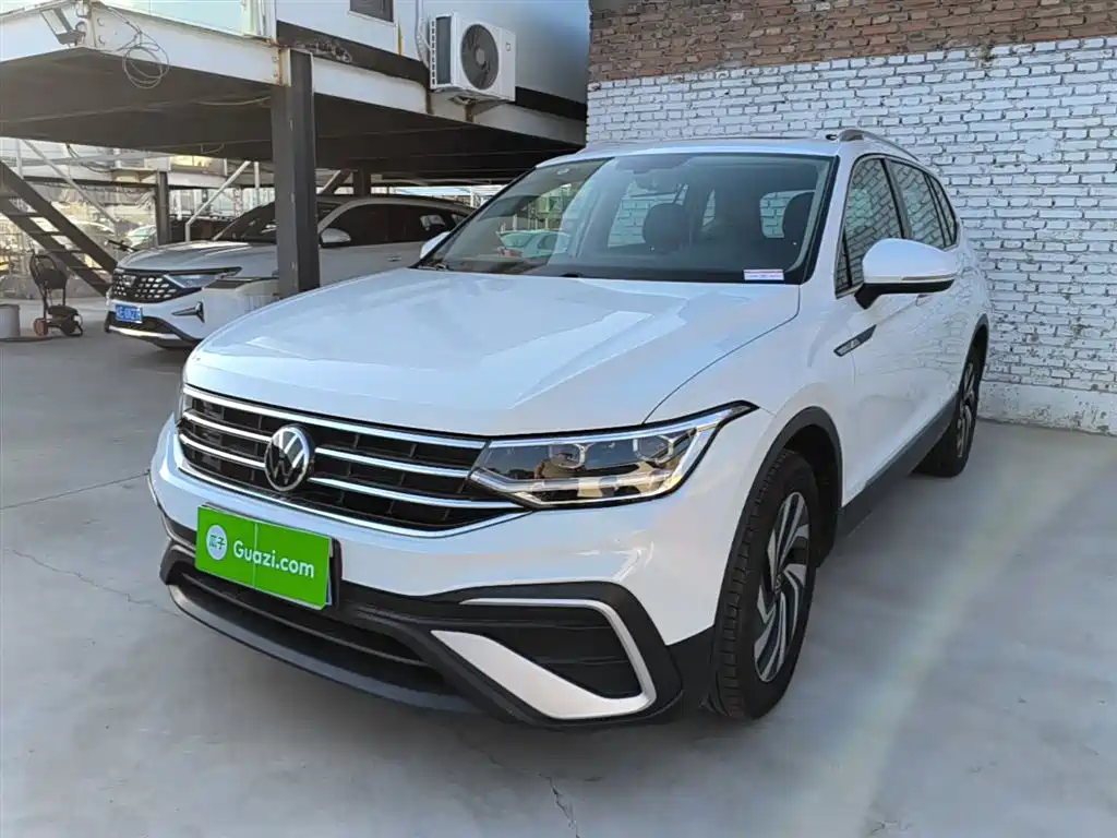Volkswagen Tiguan L 2023 — фото 2