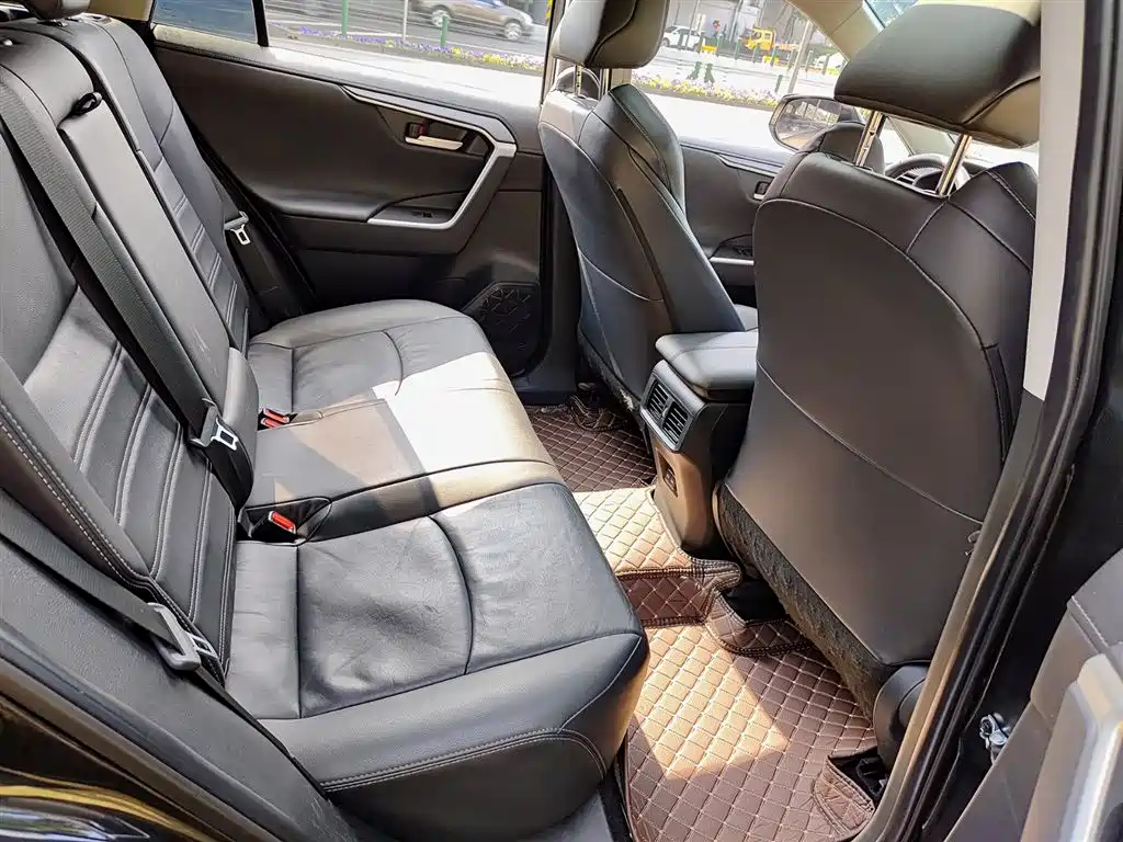Toyota Wildlander 2023 — фото 11