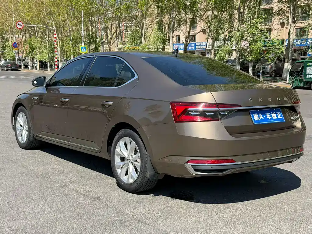 Skoda Superb 2020 — фото 9