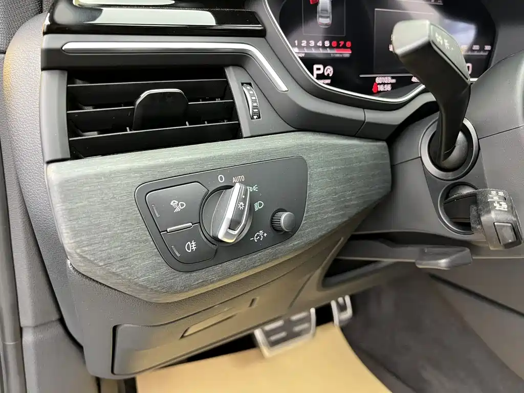Audi A4L 2023 — фото 20