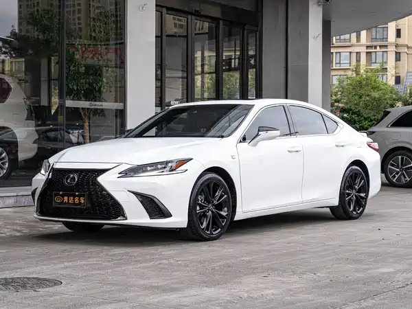 Lexus ES 2023
