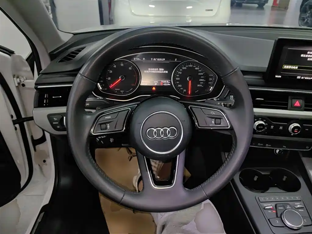 Audi A4L 2018 — фото 11