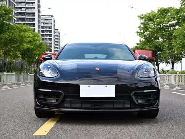 Porsche Panamera 2021