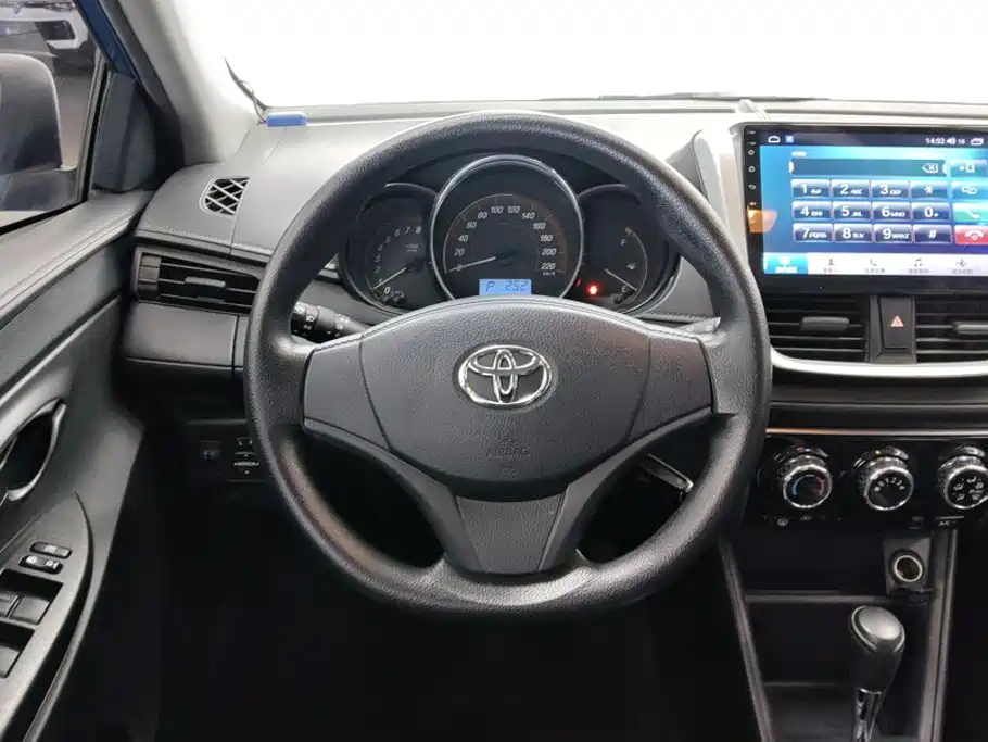 Toyota Yaris L 2020 — фото 15