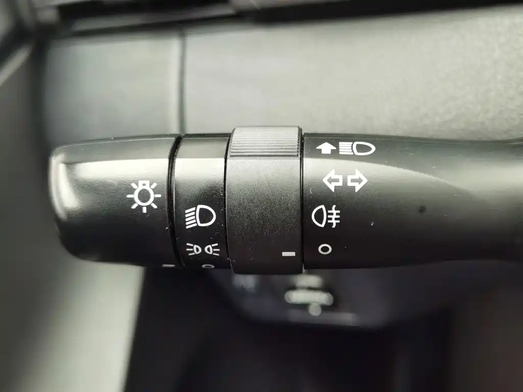 Toyota Yaris L 2020 — фото 21