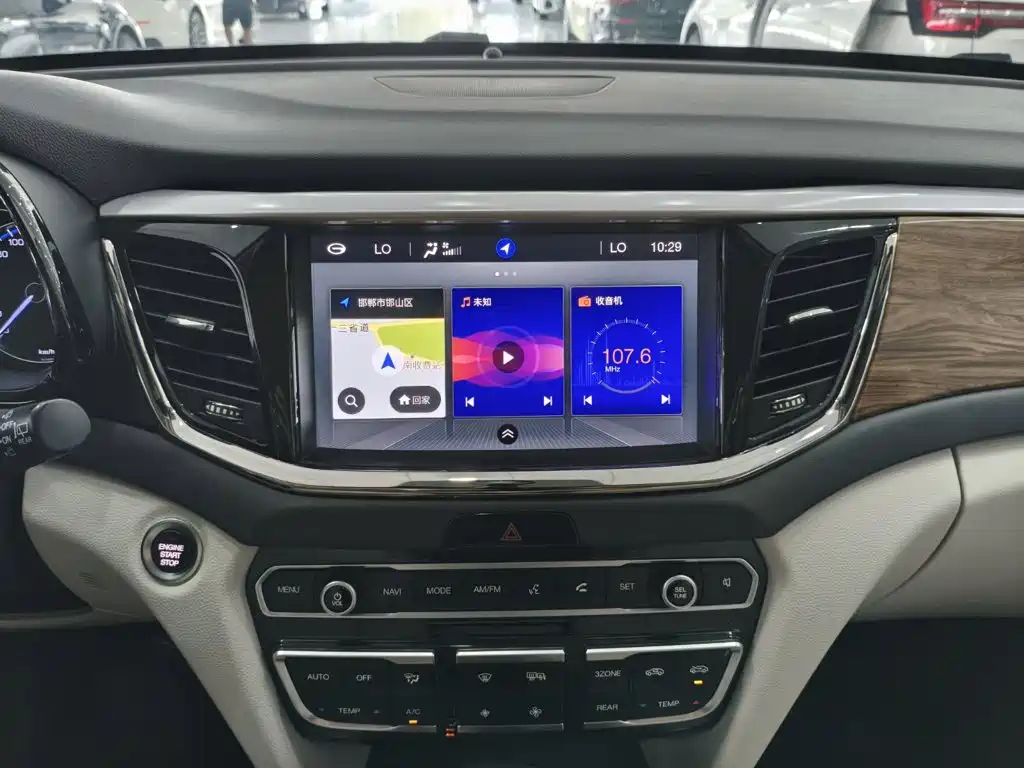 GAC Trumpchi GS8 2017 — фото 11
