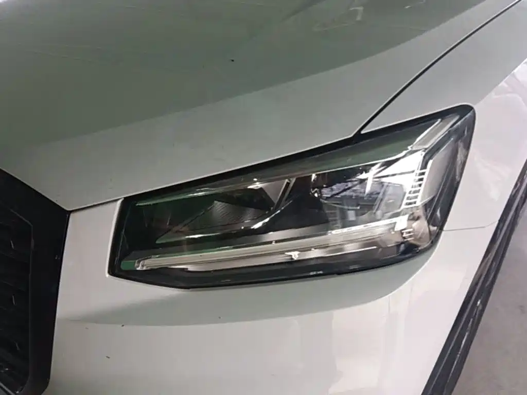 Audi Q2L 2018 — фото 18
