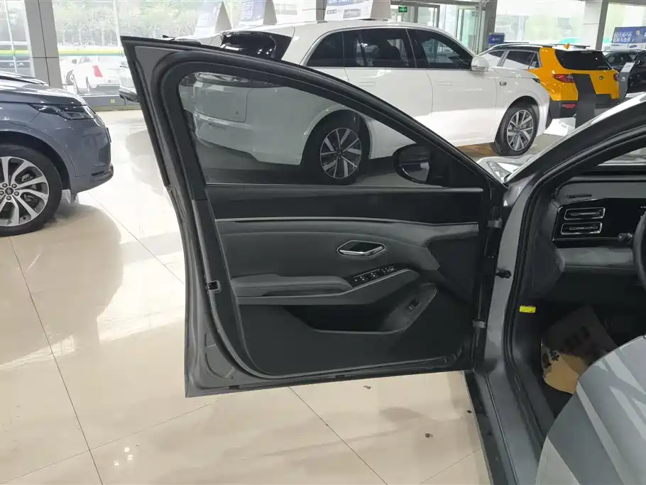 BYD Qin L 2025 — фото 6
