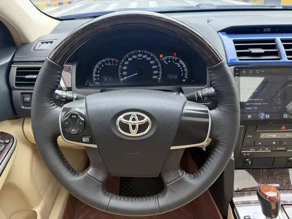 Toyota Camry 2016 — фото 10