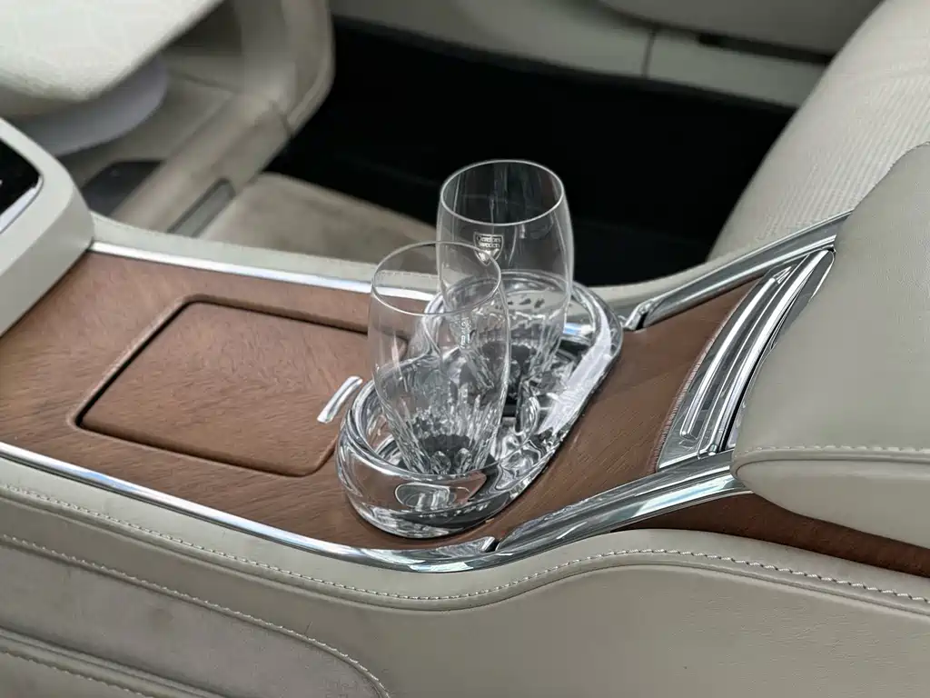Volvo S90 Plug-In Hybrid 2019 — фото 13