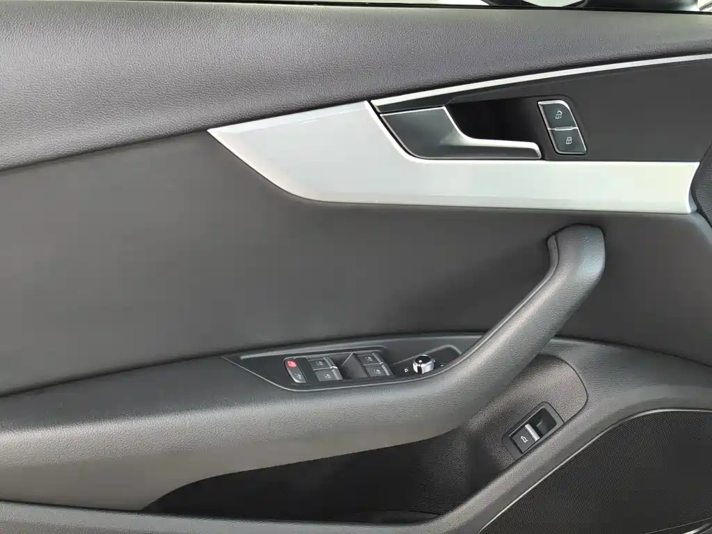 Audi A4L 2024 — фото 13