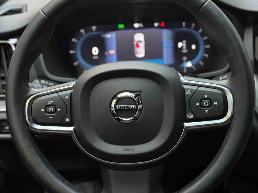 Volvo S60 2023 — фото 14