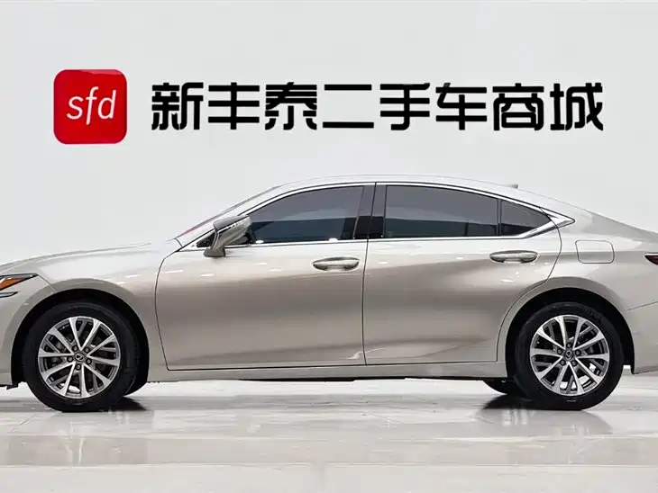 Lexus ES 2023