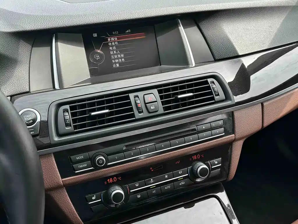BMW 5 Series 2017 — фото 11