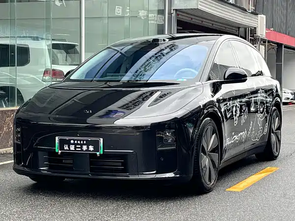 Li Auto i8 2025