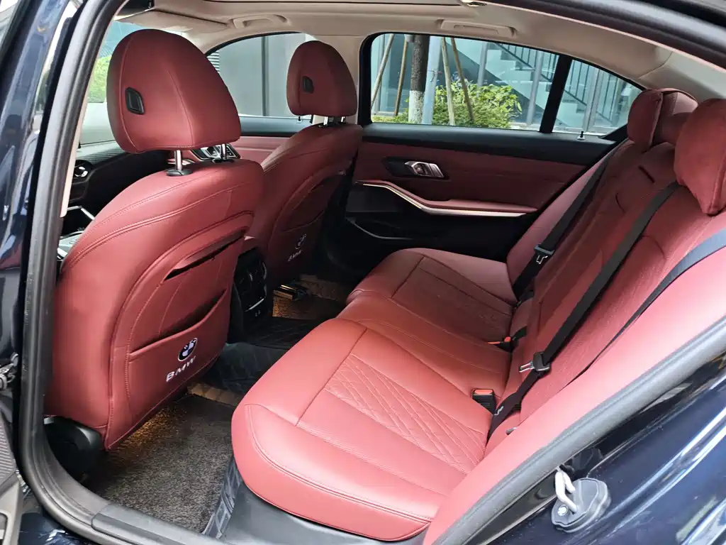 BMW 3 Series 2025 — фото 10