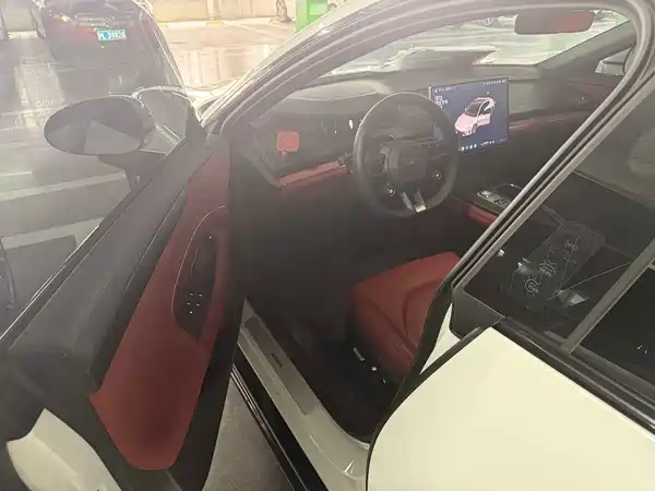 Xiaomi SU7 2025