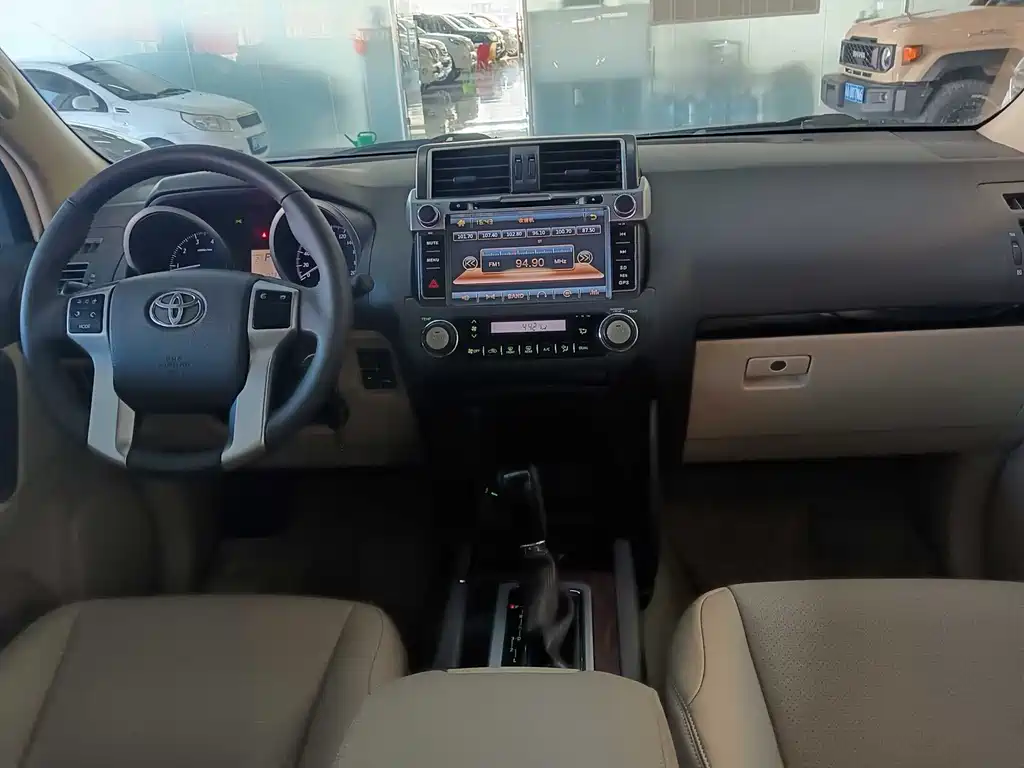 Toyota Prado 2015 — фото 16