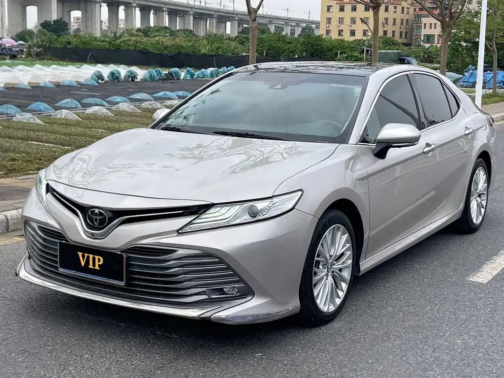 Toyota Camry 2018 — фото 1