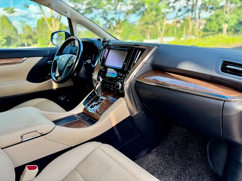 Toyota Alphard 2017 — фото 8
