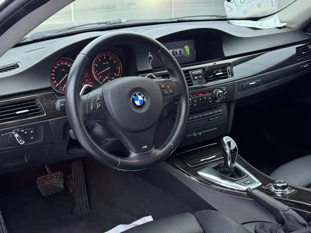 BMW 3 Series 2011 — фото 10