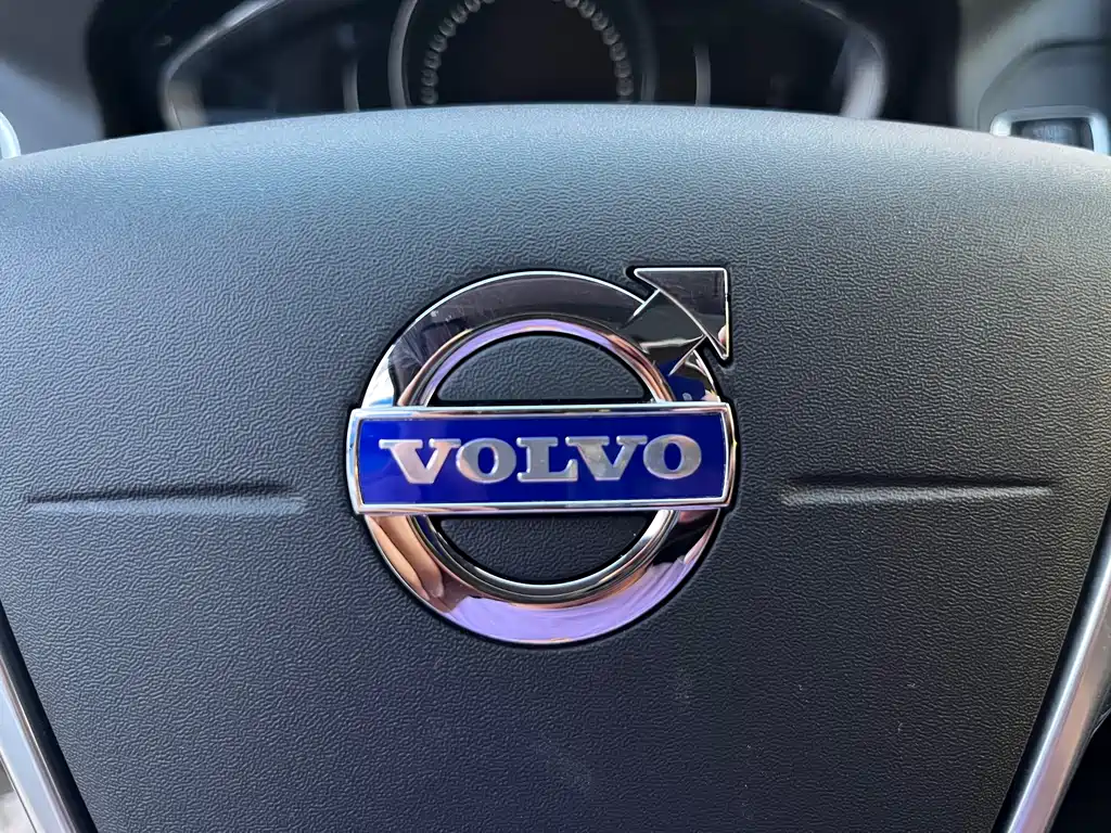 Volvo XC60 2015 — фото 14