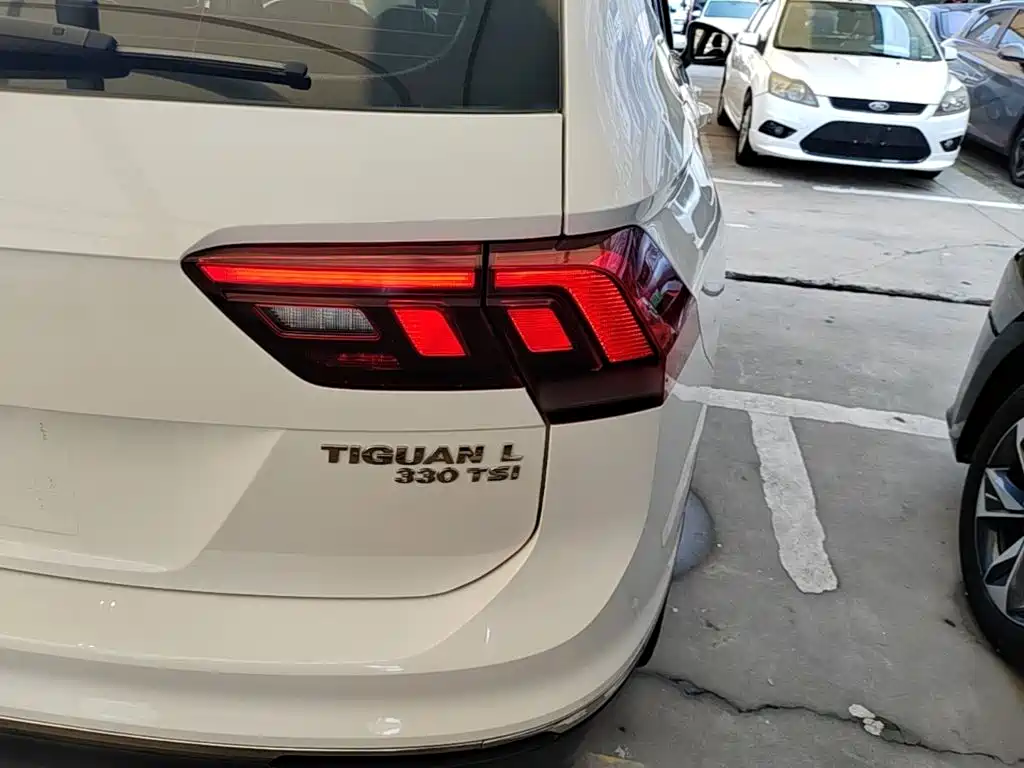 Volkswagen Tiguan L 2018 — фото 8