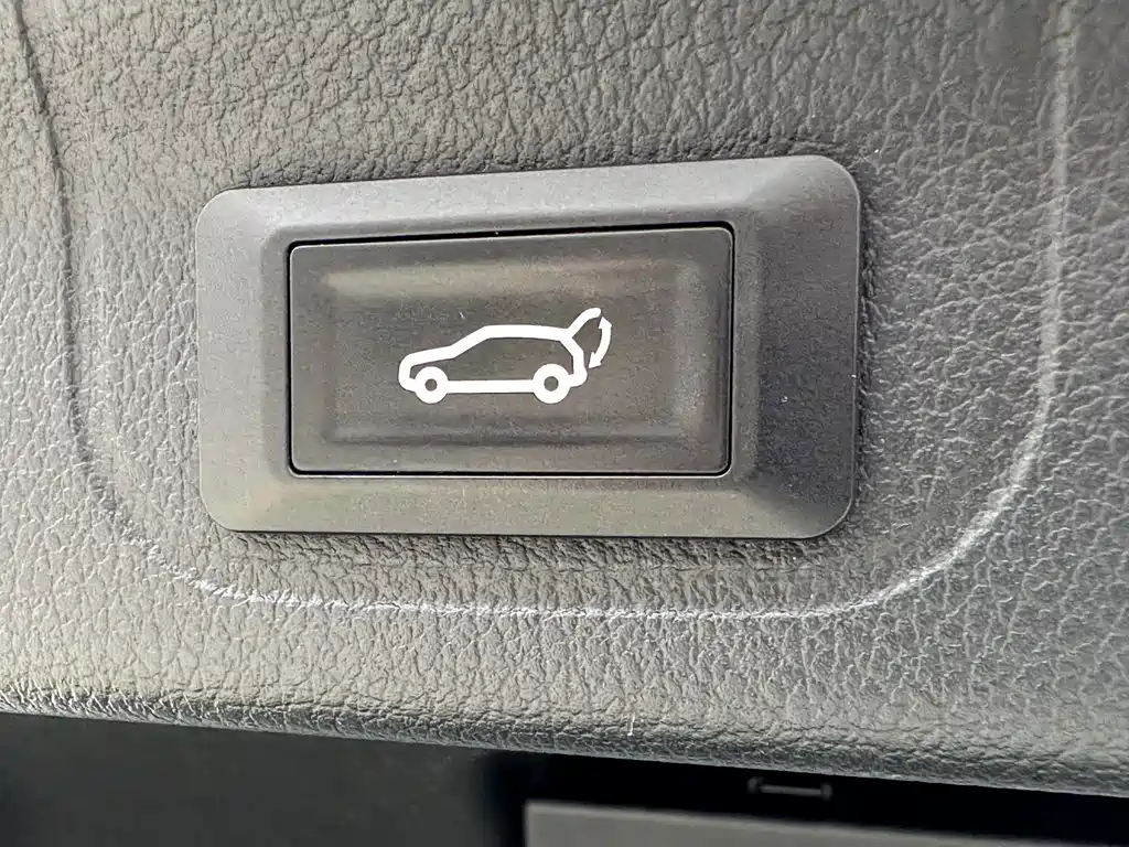 Mercedes-Benz C-Class 2023 — фото 20