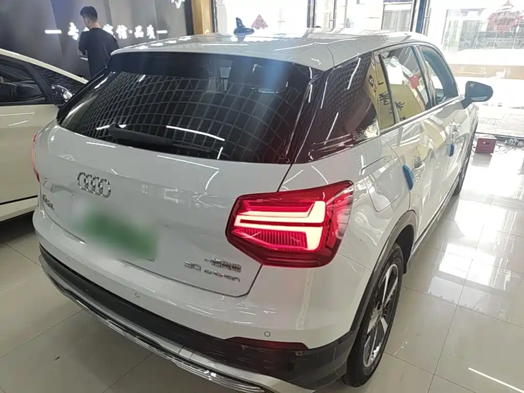 Audi Q2L E-Tron 2020