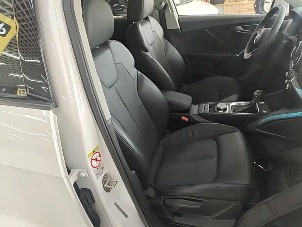 Audi Q2L E-Tron 2020 — фото 20