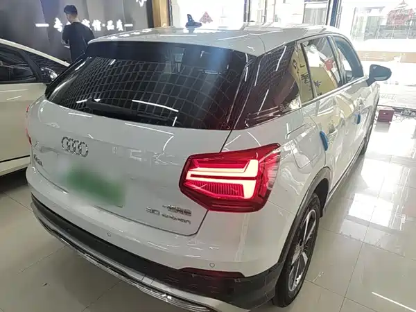 Audi Q2L E-Tron 2020