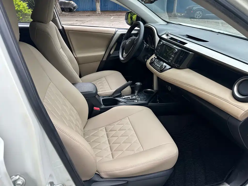 Toyota RAV4 2015 — фото 9