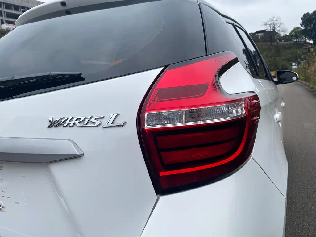 Toyota Yaris L 2020 — фото 16