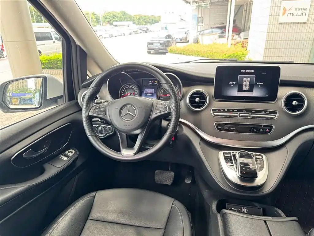 Mercedes-Benz V-Class 2019 — фото 11