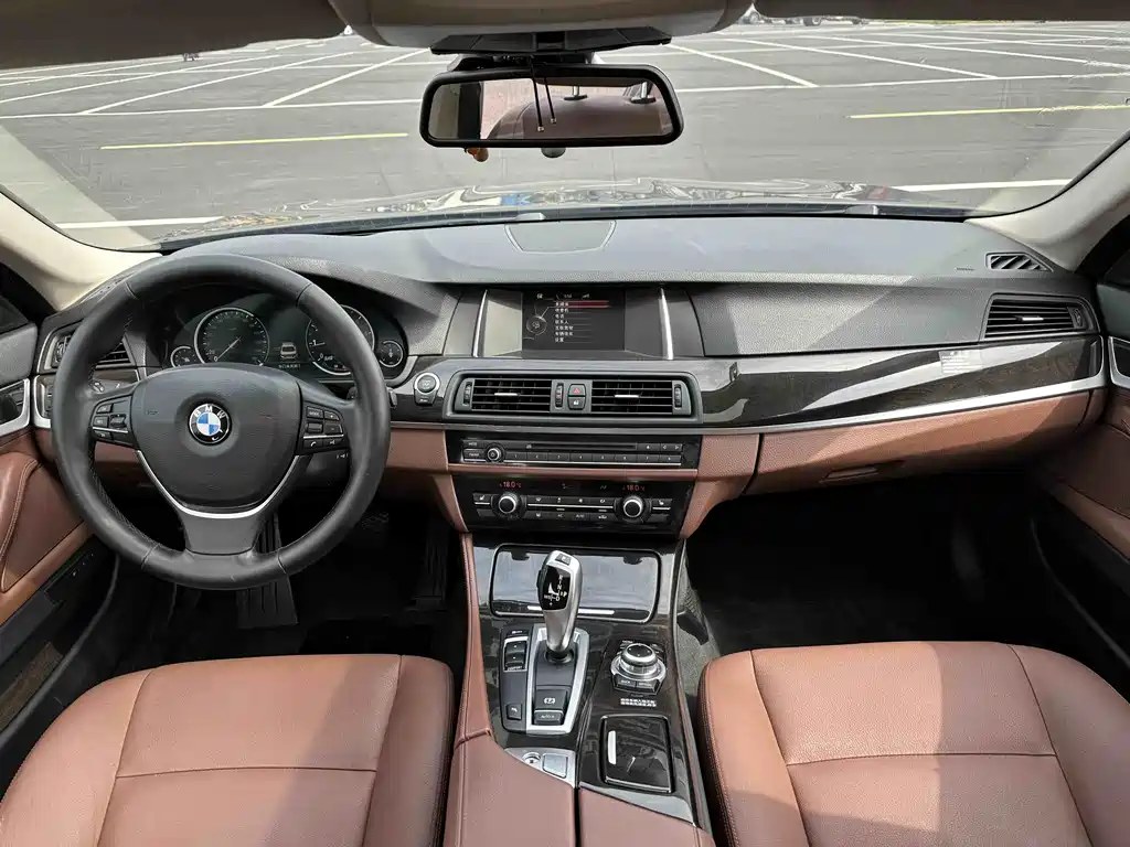 BMW 5 Series 2017 — фото 13