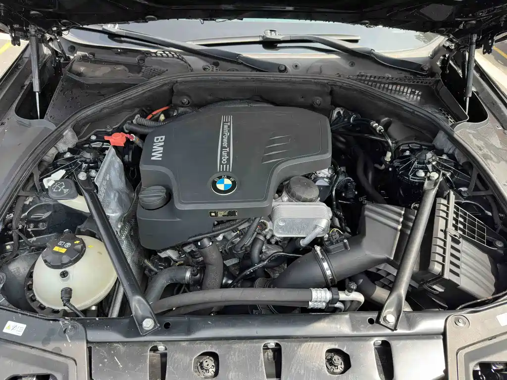 BMW 5 Series 2017 — фото 12