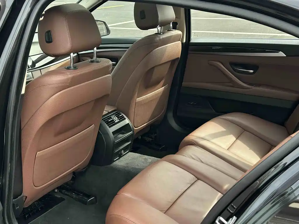 BMW 5 Series 2017 — фото 16