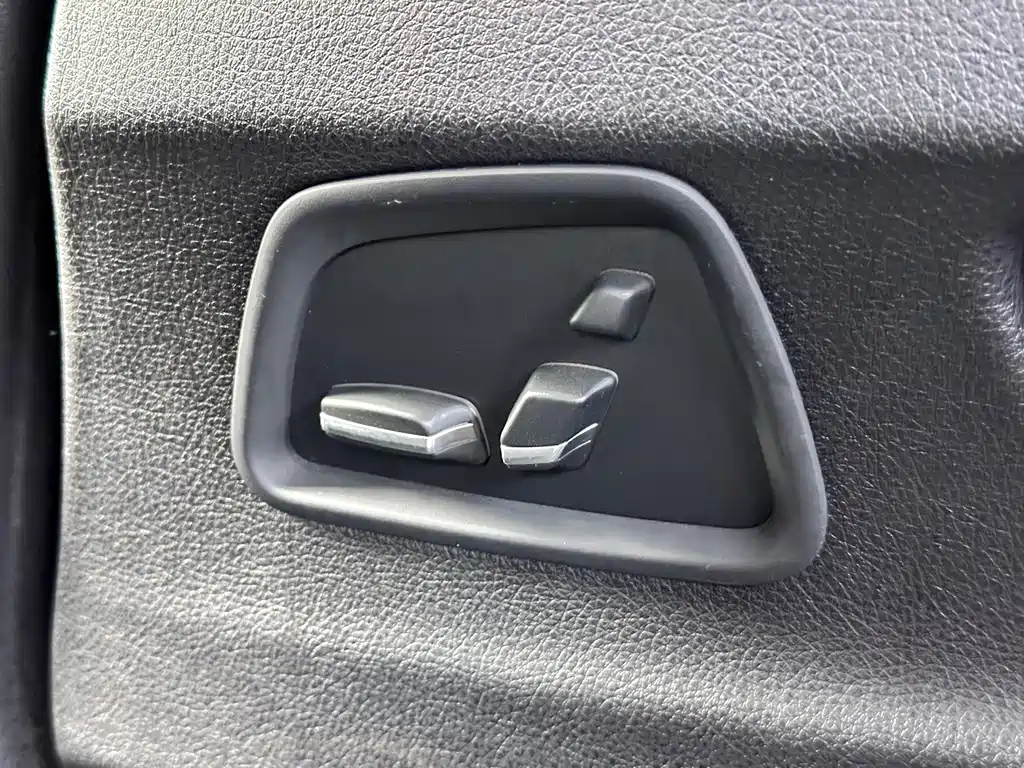 BMW 5 Series 2016 — фото 20