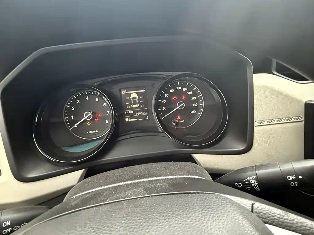 Wuling Hongguang PLUS 2019 — фото 10