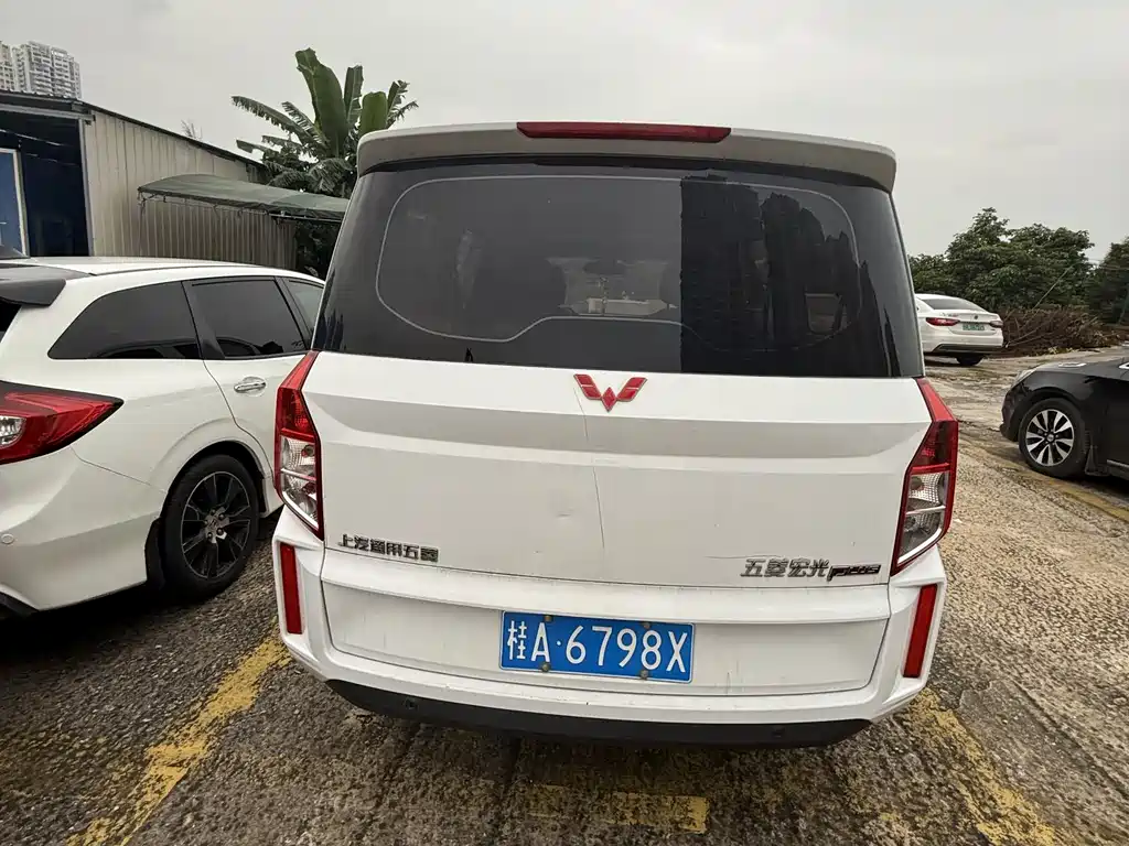 Wuling Hongguang PLUS 2019 — фото 8