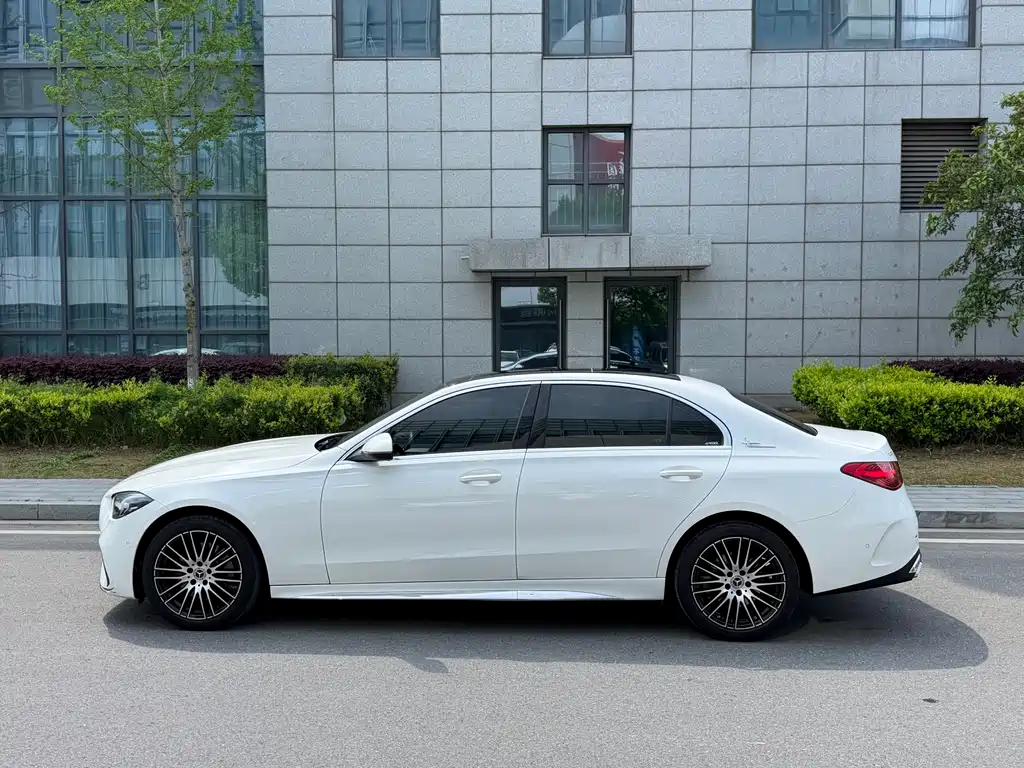 Mercedes-Benz C-Class 2023 — фото 15