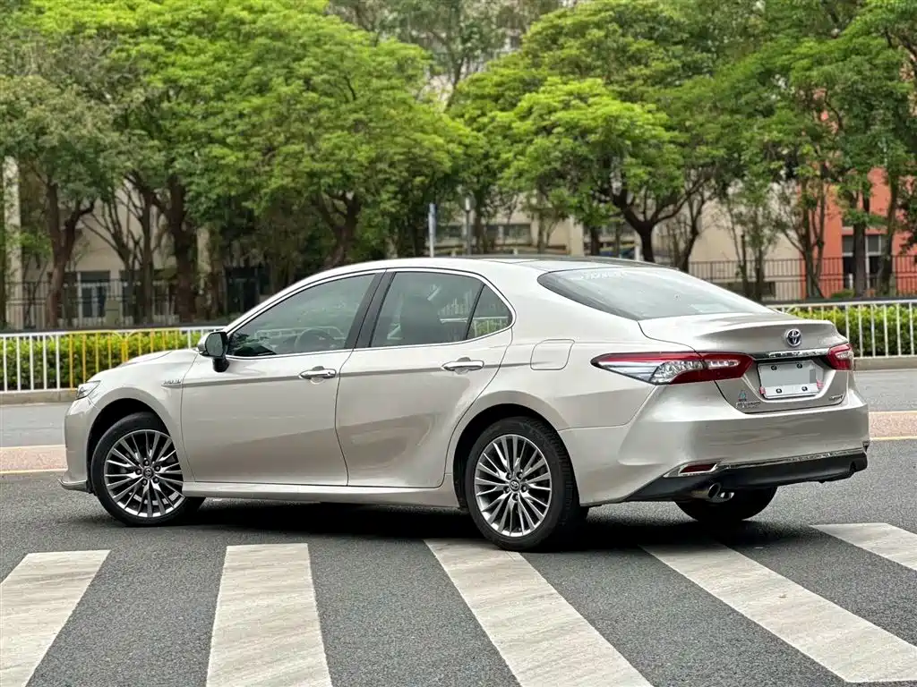 Toyota Camry 2020 — фото 2